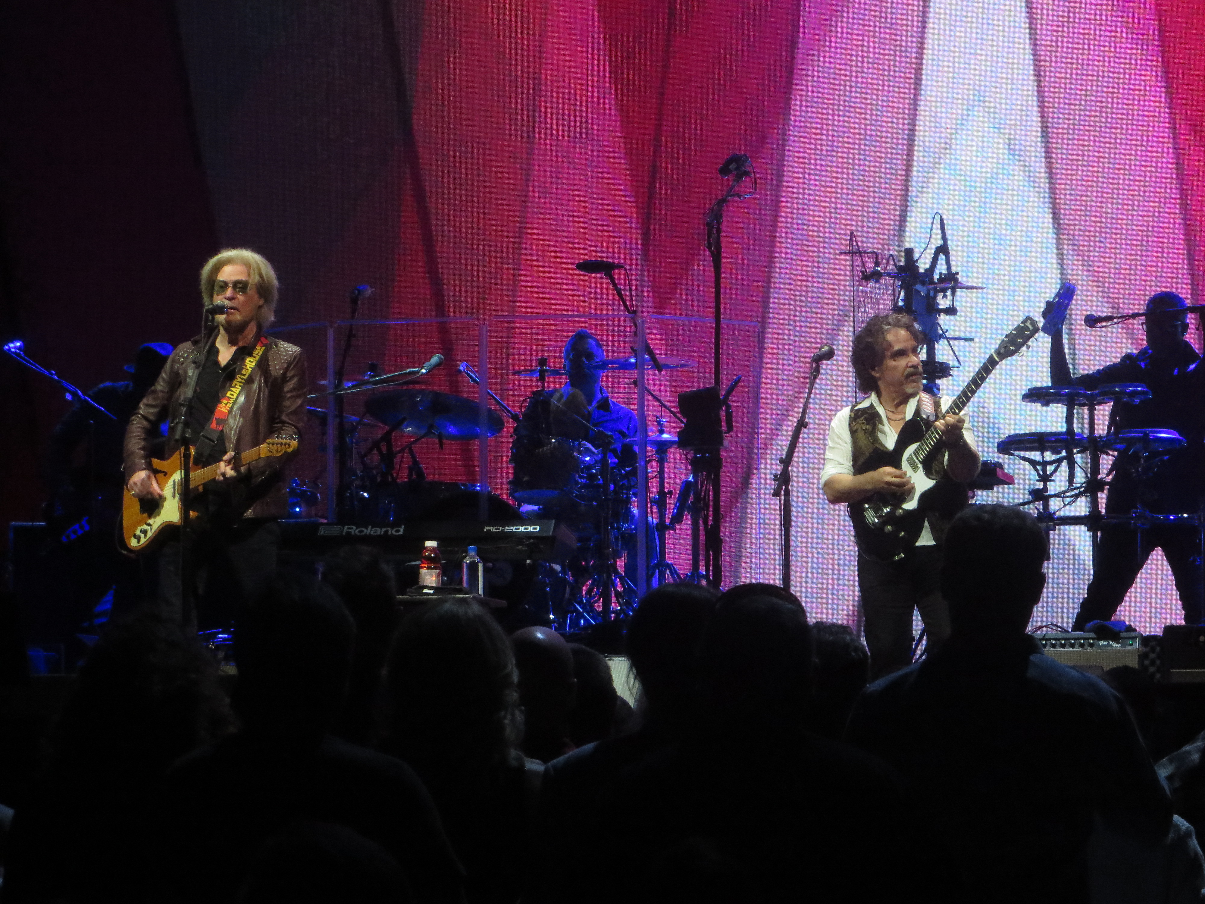 HallAndOates2018-06-05TheCentreTorontoCanada (3).JPG